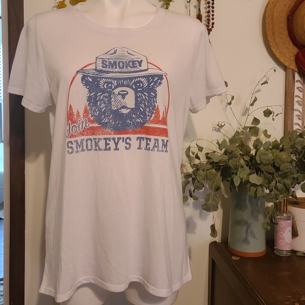 Smokey the bead tee